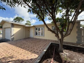 Building Photo - 2 bedroom, 2 bath Single Family house in F...