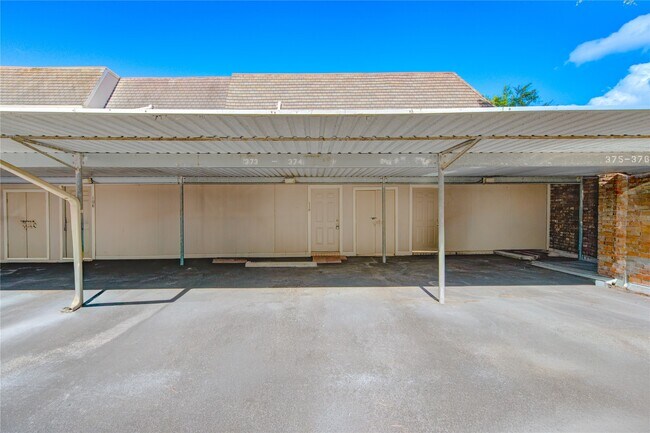 Building Photo - 2232 S Piney Point Rd