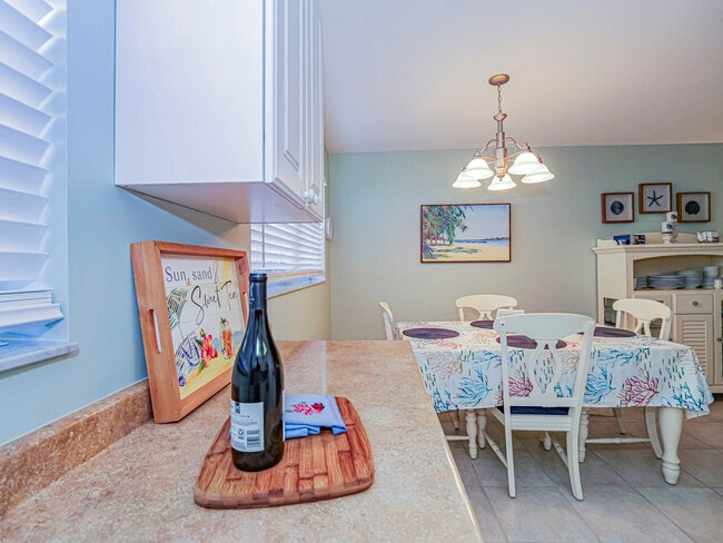 Building Photo - 5400 Jimmy Buffett Mem Hwy