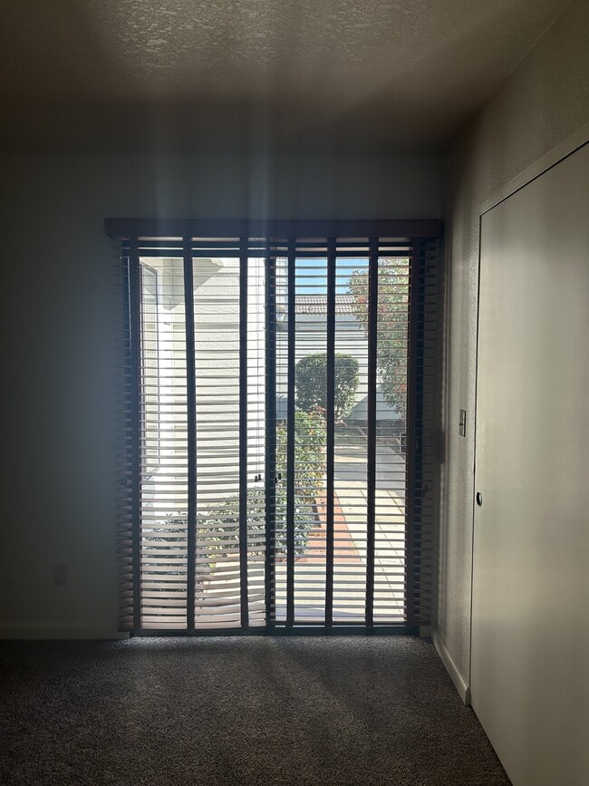 Building Photo - 2252 Southport Ln