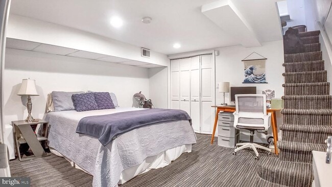 Building Photo - 434 Catharine St