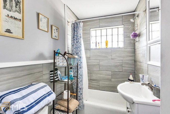 Building Photo - 714 Bryan St SE