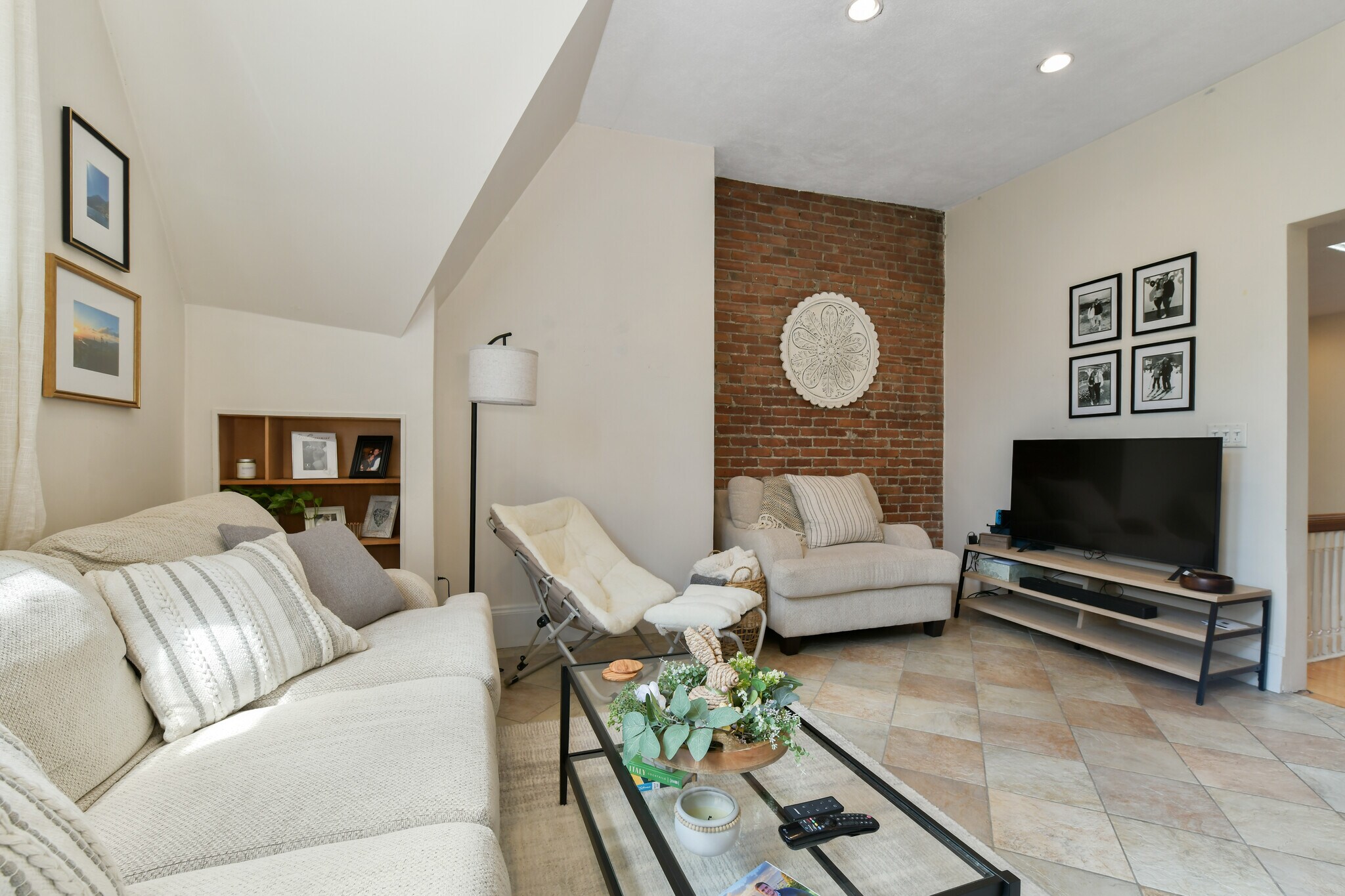 Building Photo - 1774 Beacon St