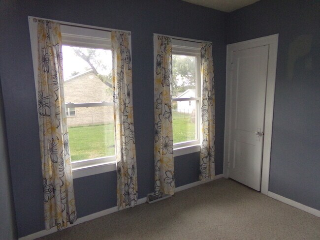 Building Photo - Corner Lot Cape Cod!