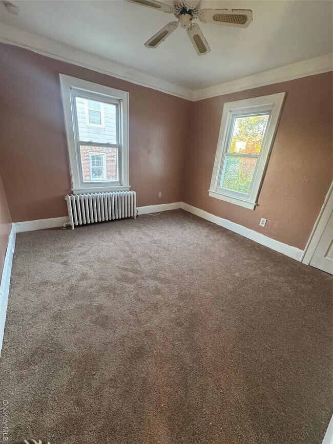 Building Photo - 21 2nd St