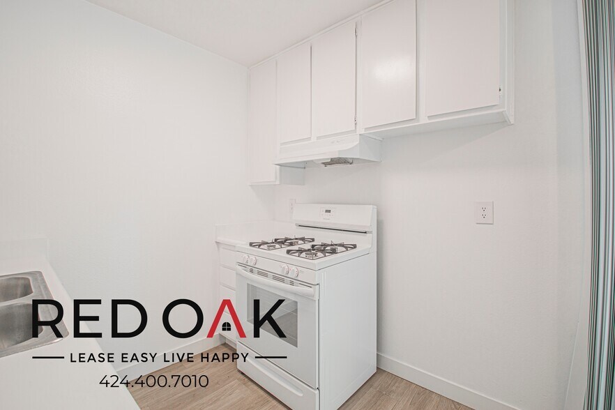 Building Photo - 8309 Cedros Ave