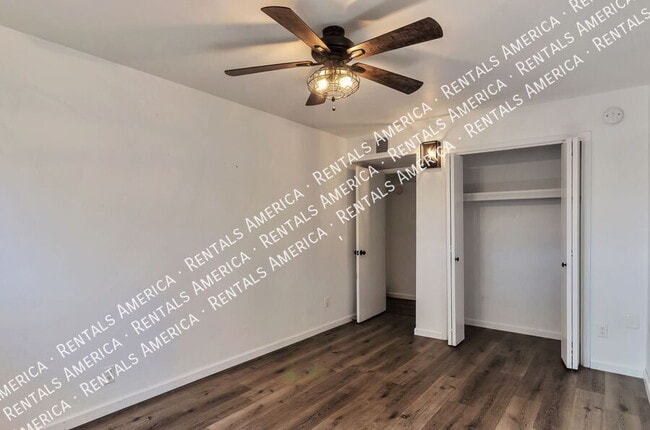 Building Photo - 2118 N Rita Ave