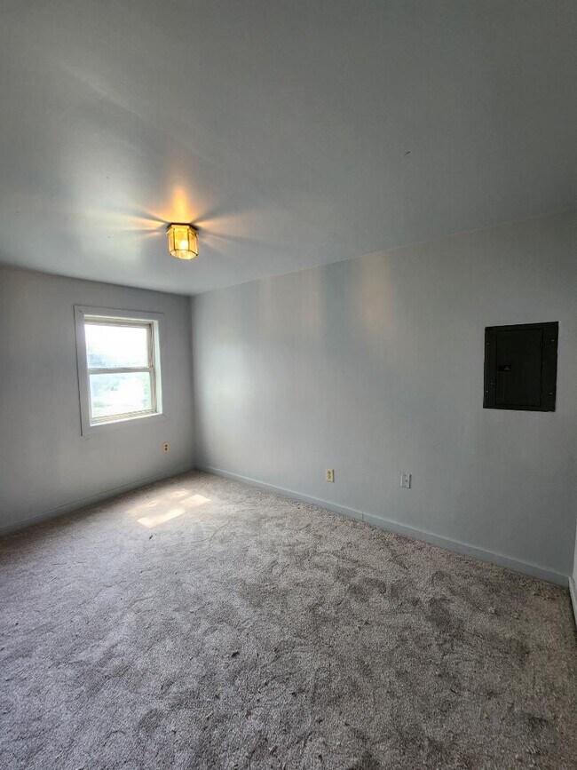 Building Photo - 308 Hummel St