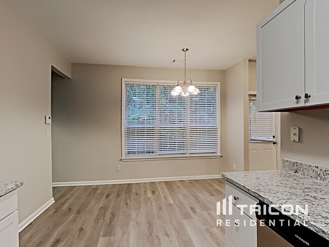 Building Photo - 2752 Lakeside Dr SW