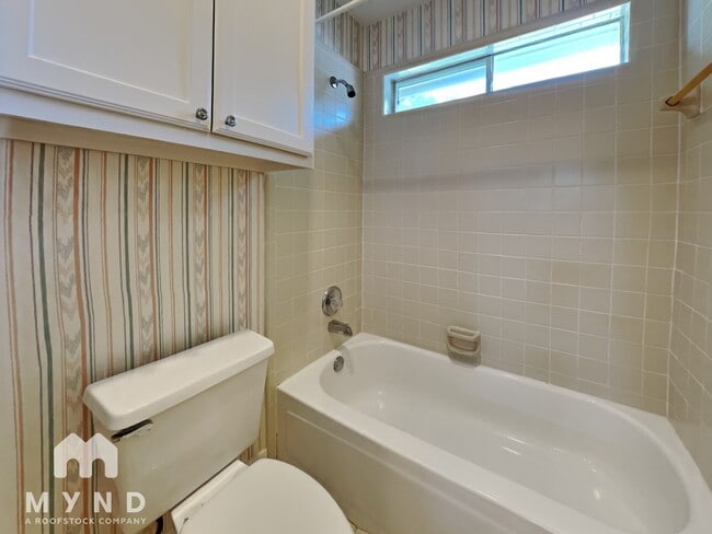 Building Photo - 1306 Silverleaf Dr