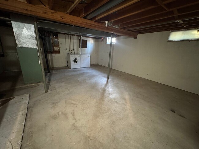 Building Photo - Westgate 205-207