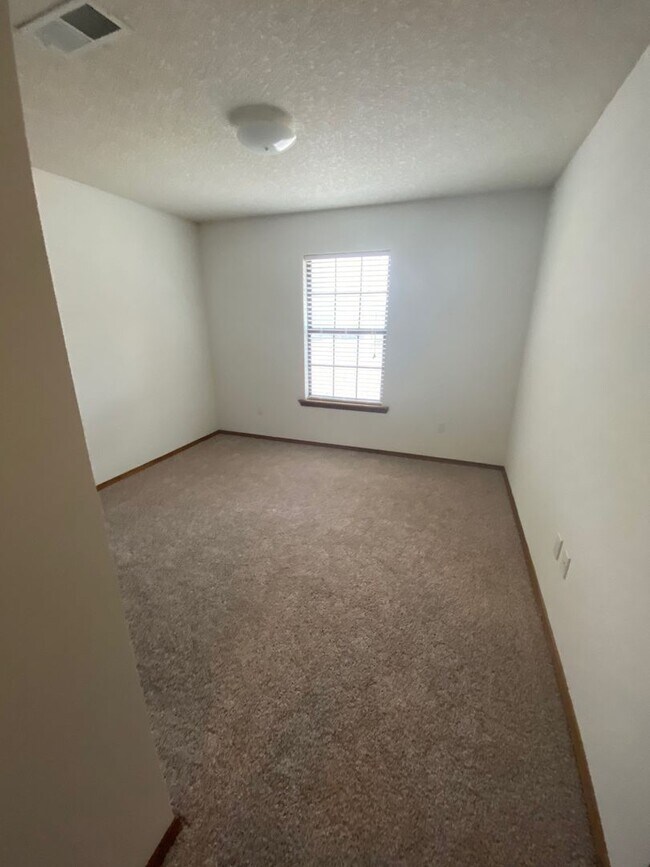 Building Photo - Beautiful 3 Bed Home! Zia School District