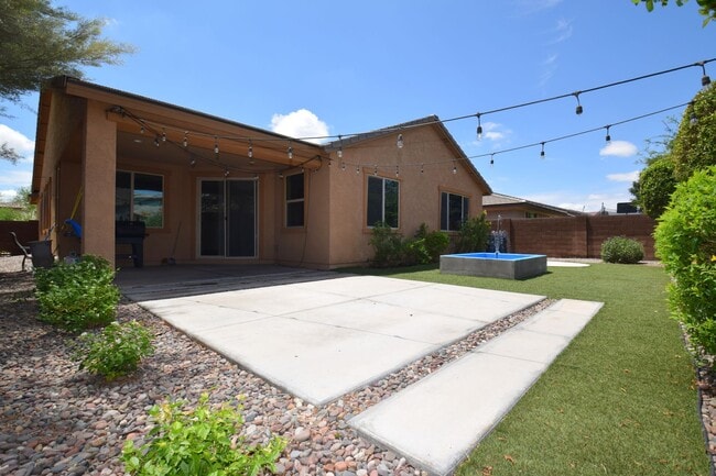 Building Photo - Beautiful single level 4 bedroom 2.5 bath Gilbert home.