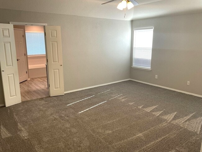 Building Photo - 708 Ridgehill Dr