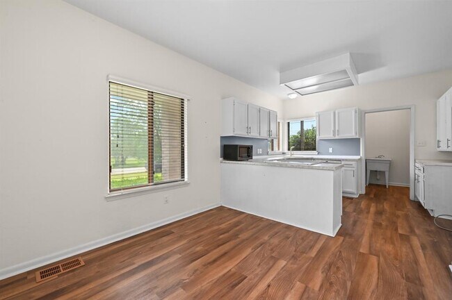 Building Photo - 12753 Burson Dr