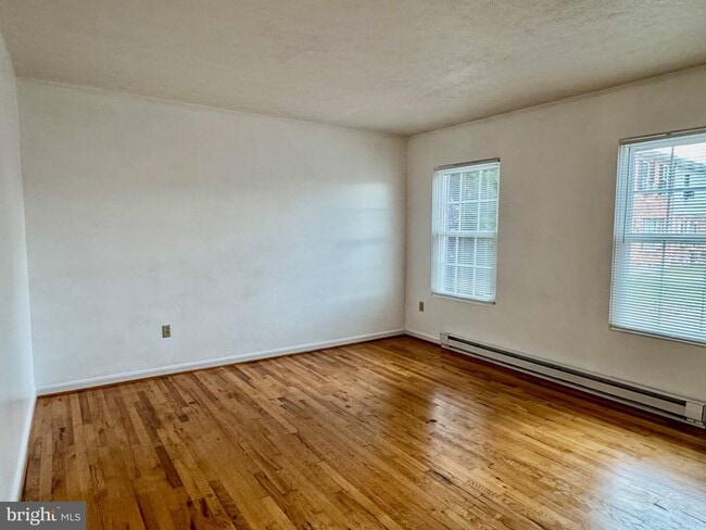 Building Photo - 236 Nottoway Dr