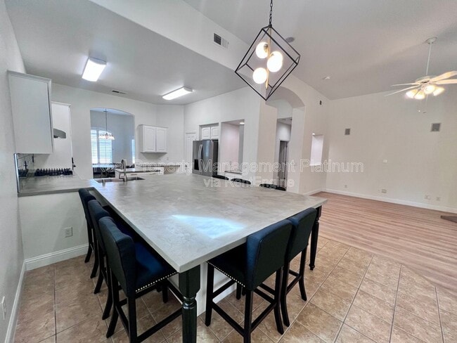 Building Photo - 1030 E Royal Dornoch Ave