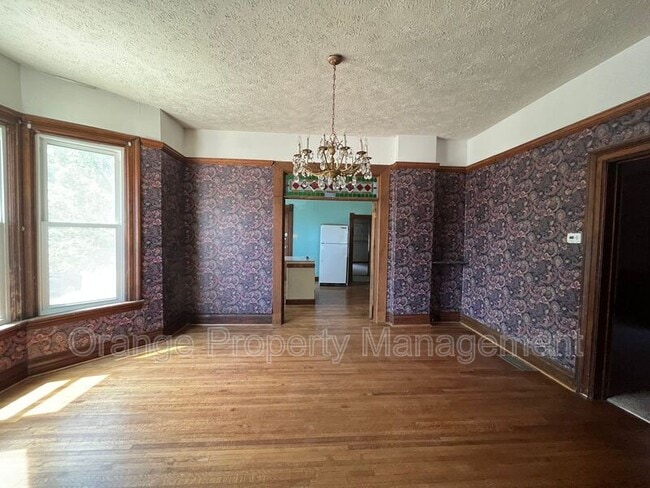 Building Photo - 136 S 7th St