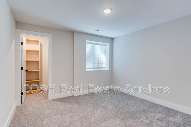 Building Photo - 8423 W 37th Ct N