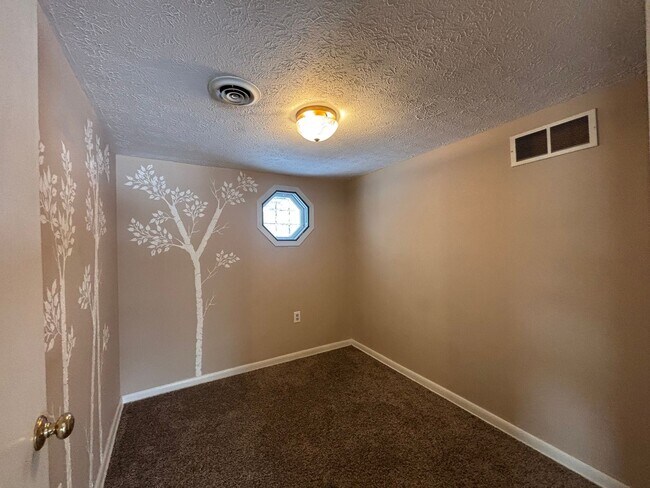 Building Photo - Charming 3 Bed Bungalow