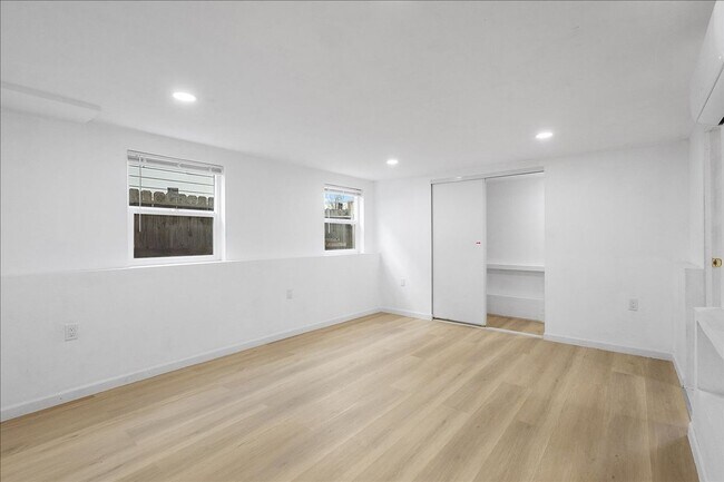 Building Photo - 2246 Encinal Ave