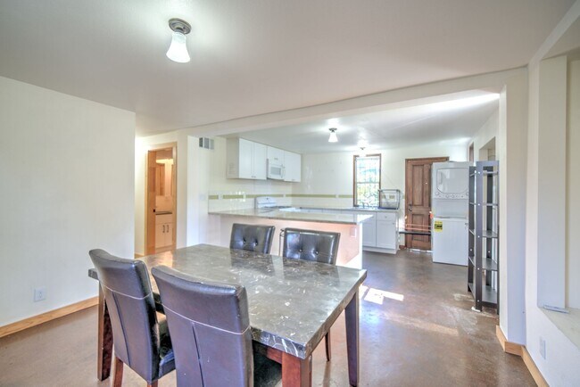 Building Photo - 2225 Blake St