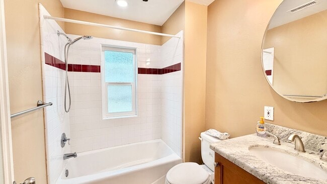 Building Photo - Nicely Updated Single-Story on quiet cul-de-sac Street just Minutes to Downtown Fallbrook!