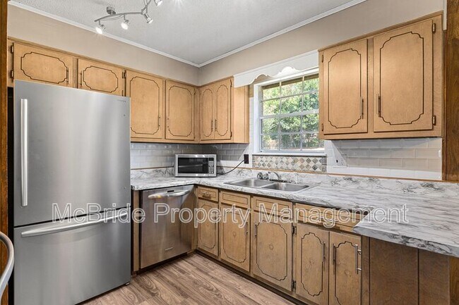 Building Photo - 3615 Goldfinch Dr