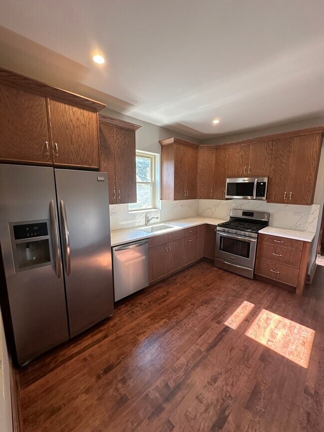 Building Photo - 5648 W Higgins Ave