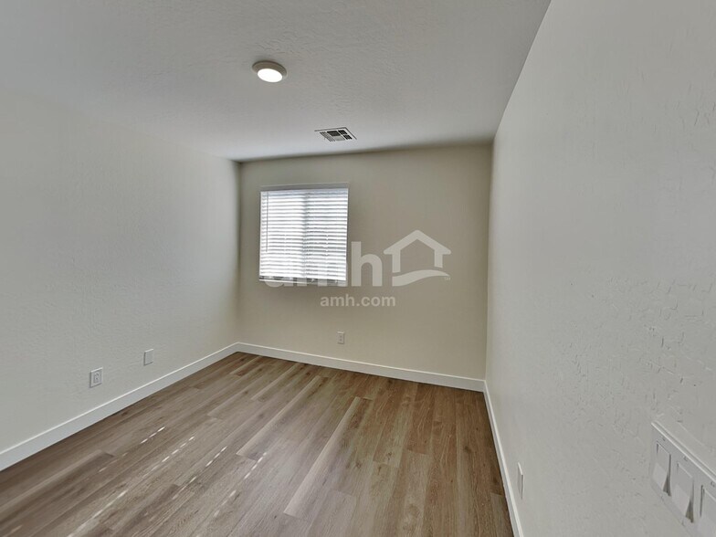 Building Photo - 22428 W Solano Dr