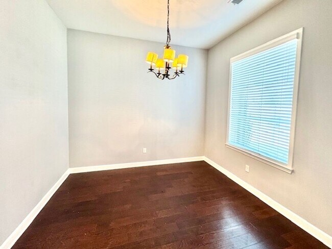 Building Photo - VeraLane6249