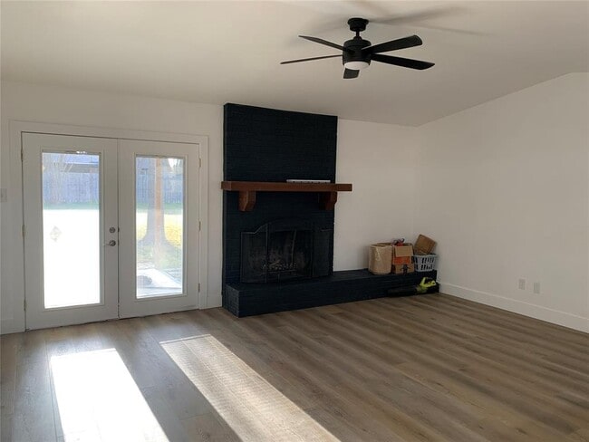 Building Photo - 3503 Roanoke Dr