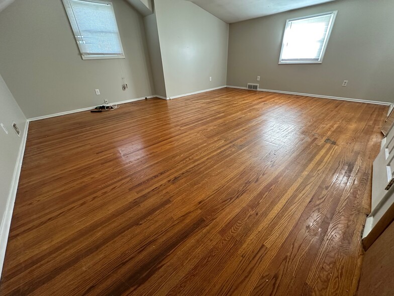 Large MBR - 2139 Westside Dr