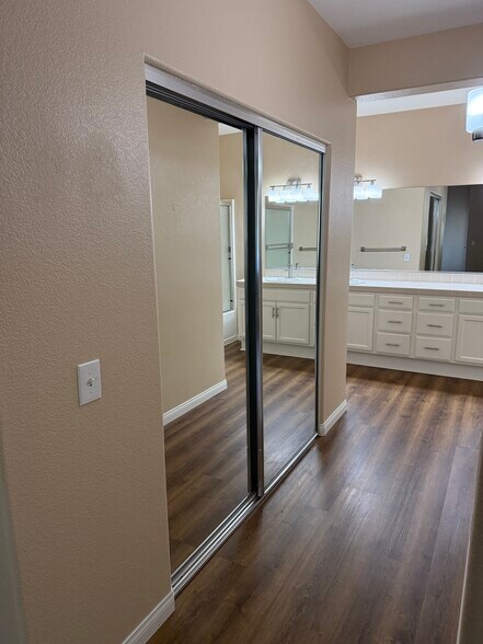 Building Photo - 3177 Dehesa Rd