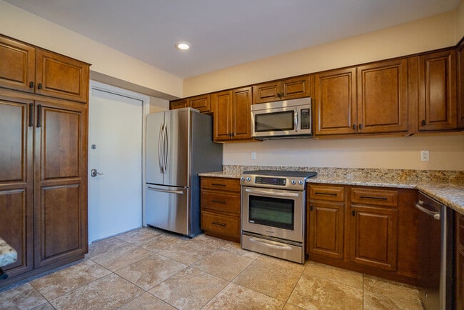 Building Photo - 1610 E Windjammer Way