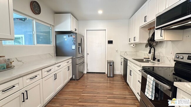 Building Photo - 31765 Neuma Dr