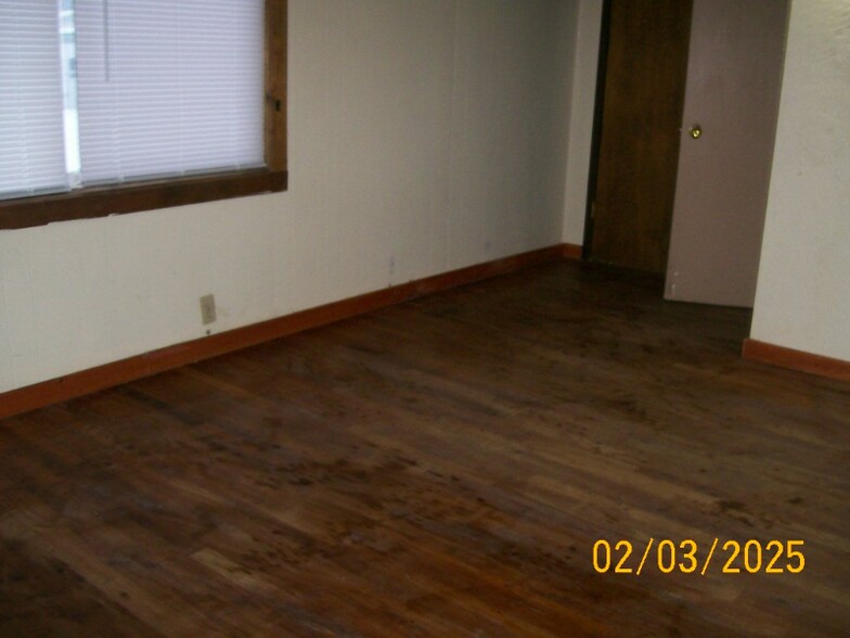 Building Photo - 528 N M St