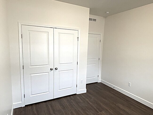 Building Photo - 309 E Sicily Dr