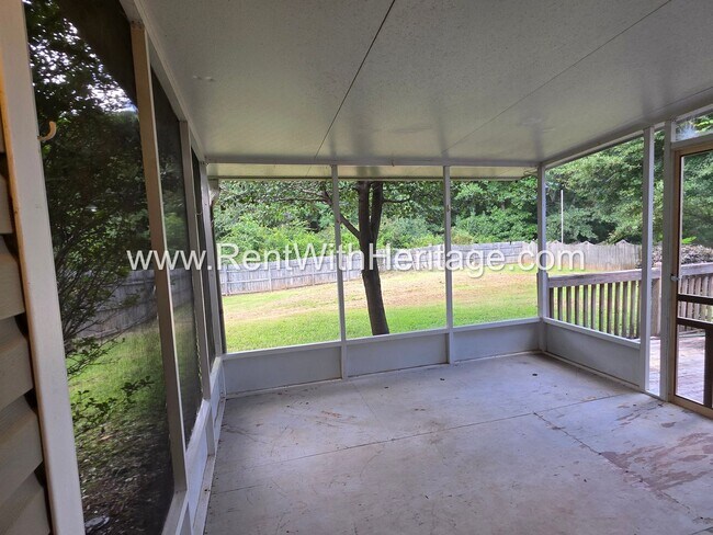 Building Photo - 6535 Manor Creek Dr