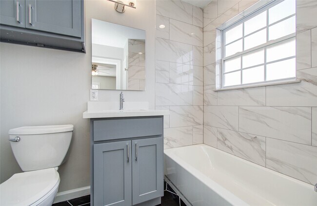 Building Photo - 710 Hemphill St