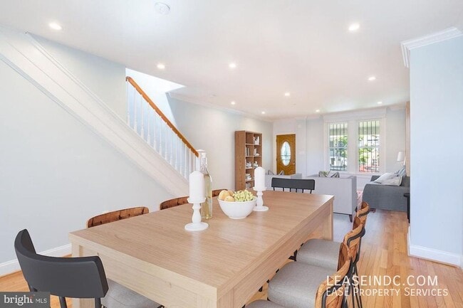 Building Photo - 624 Irving St NW