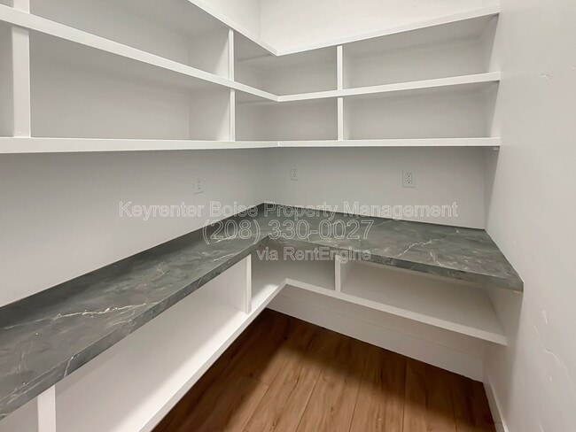 Building Photo - 819 N Danville Ave