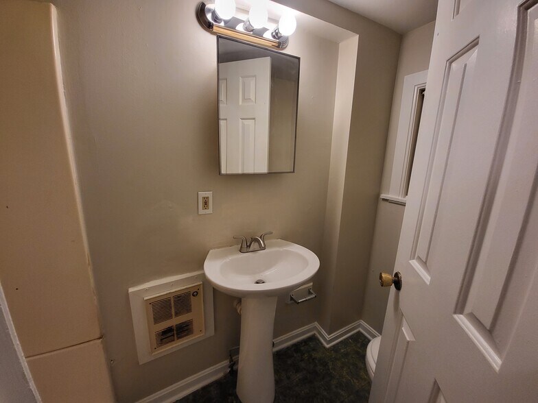 Building Photo - 317 Peffer St