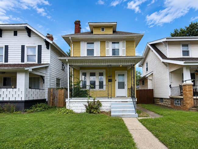 Building Photo - 427 S Richardson Ave
