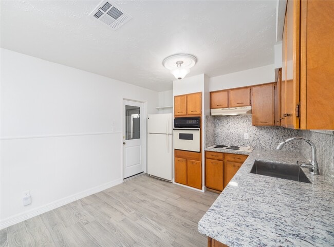 Building Photo - 10830 Sela Ln