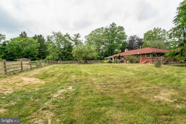 Building Photo - 2016 Bethel Rd