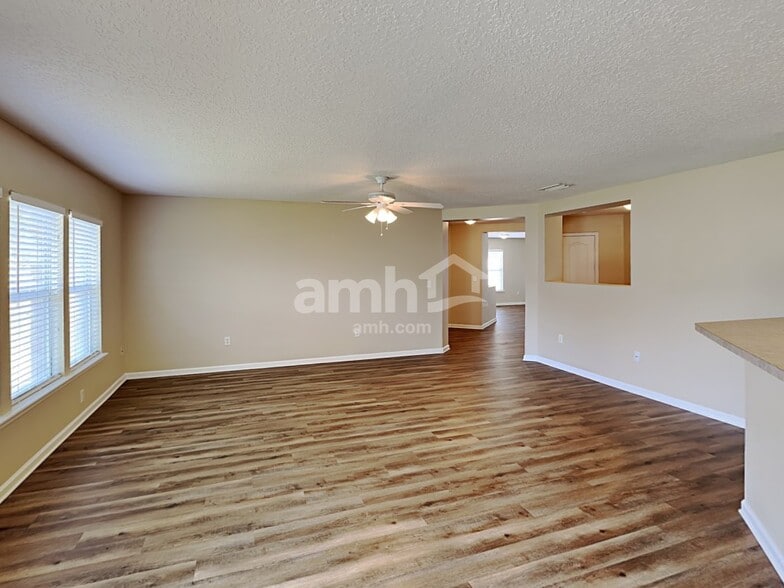 Building Photo - 11501 Brian Lakes Dr N