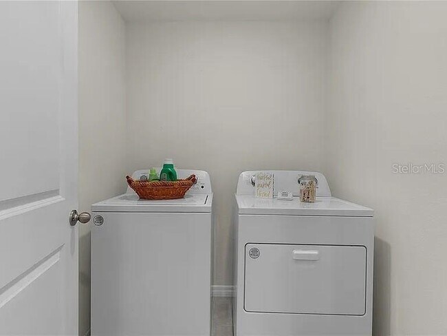 Building Photo - 8661 Triumph Cir