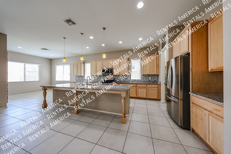 Building Photo - 10160 W Robin Ln