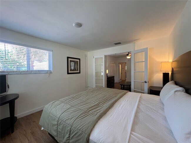 Building Photo - 500 S Riverside Dr